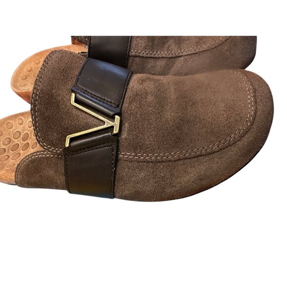 Sold Vionic Maude Suede Leather Mules Womens 9 Brown Logo Strap Orthopedic - Picture 10 of 10